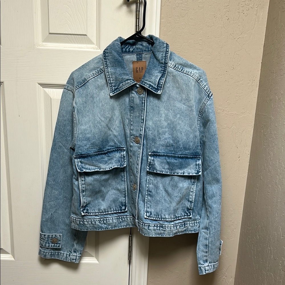 GAP Women’s Unused Light Blue Denim Jacket, Medium